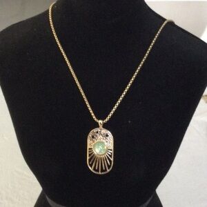 Elegant Gold and Green colored Necklace NWOT